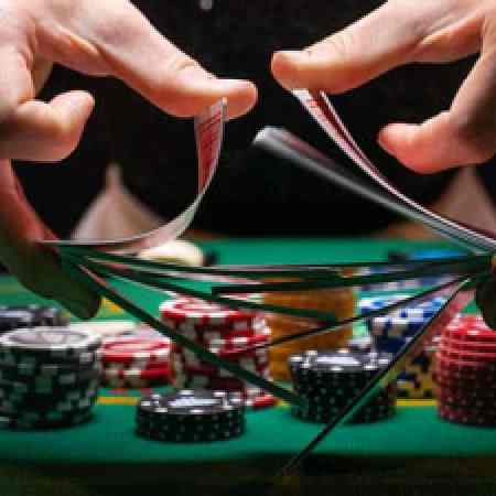 Pro Online Poker Player Suspended Amid Cheating Allegations