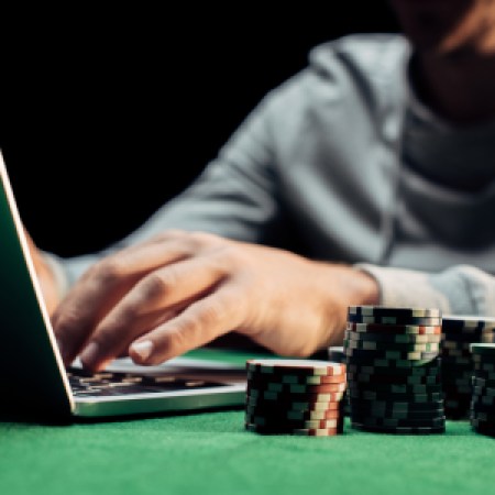 Surge in Online Betting Boosts Gaming Industry Revenues to €4 Billion